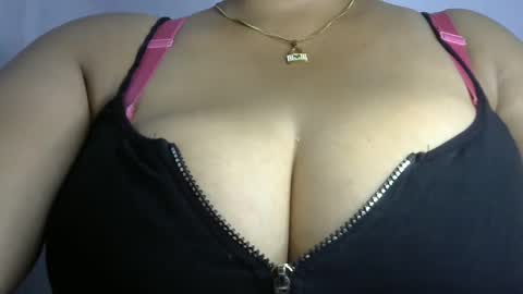 Snapshot of schoco_milf chatting on January 2025 12:59:02 PM mai latina online show from January 2025 12:59:02 PM