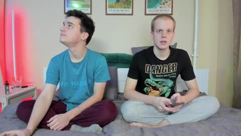 Snapshot of scooby_r chatting on December 2024 11:32:02 AM Thomas brunette and Alex blond online show from December 2024 11:32:02 AM