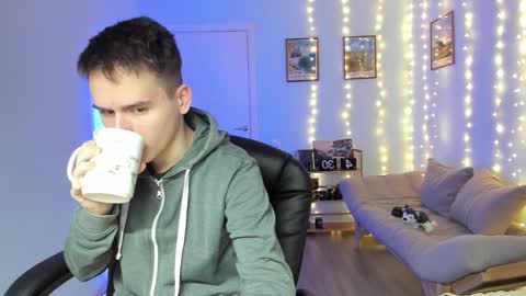 Snapshot of scooby_r chatting on January 2025 05:20:01 AM Thomas brunette and Alex blond online show from January 2025 05:20:01 AM