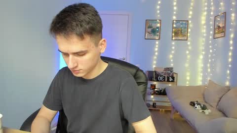 Snapshot of scooby_r chatting on January 2025 08:22:01 AM Thomas brunette and Alex blond online show from January 2025 08:22:01 AM