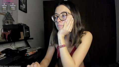 Aria Independent model online show from October 2025 12:52:02 AM