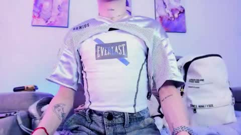     .  INDEPENDENT MODEL online show from March 2026 04:31:01 PM