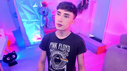     .  INDEPENDENT MODEL online show from March 2026 02:24:01 PM