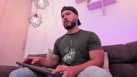 Instagram jeanpaulfit  online show from December 2024 09:26:02 PM