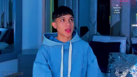 Sebastian online show from October 2025 04:33:01 AM