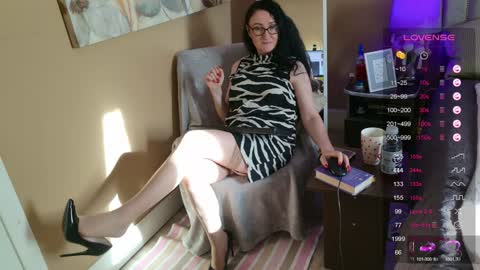 Snapshot of secretmistress01 chatting on January 2025 11:26:01 AM Mariot Mery for short ..never call me PET NAMES in FREECHAT mom momy baby or sweety online show from January 2025 11:26:01 AM