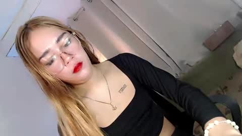 Snapshot of seducing_angela chatting on October 2025 01:28:02 AM seducing_angela online show from October 2025 01:28:02 AM