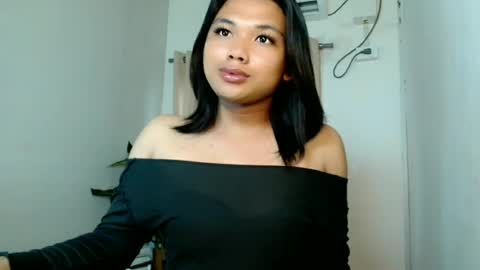 Snapshot of seductivedeluxe69 chatting on August 2026 07:32:01 AM Deluxe online show from August 2026 07:32:01 AM