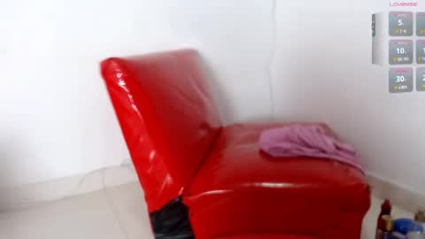 Snapshot of seductivespellvagina80 chatting on May 2026 05:37:01 AM Estefany online show from May 2026 05:37:01 AM