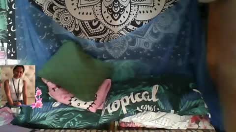 Snapshot of seductress_petite chatting on April 2026 10:35:02 PM martha online show from April 2026 10:35:02 PM