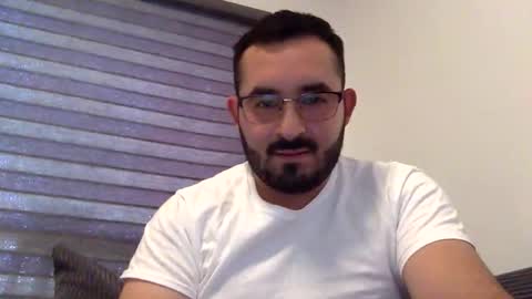 Snapshot of seficha18 chatting on May 2026 11:42:01 PM seficha18 online show from May 2026 11:42:01 PM