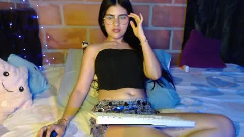 seleena_01 online show from April 2026 10:44:01 PM