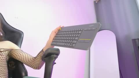 selena roberts online show from April 2026 01:30:01 AM