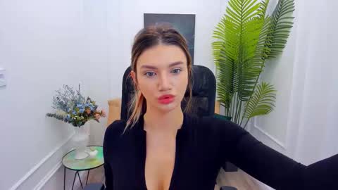 Snapshot of selenaemoore chatting on September 2025 03:39:02 AM selenaemoore online show from September 2025 03:39:02 AM