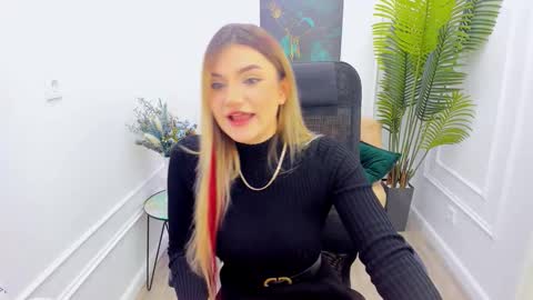 Snapshot of selenaemoore chatting on September 2025 11:32:01 AM selenaemoore online show from September 2025 11:32:01 AM