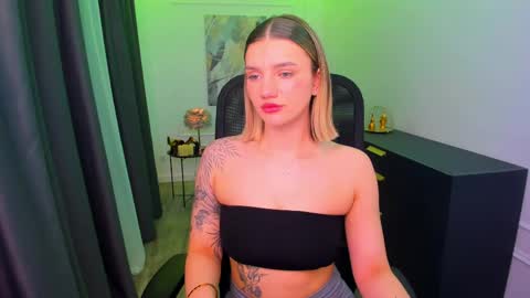 selenaemoore online show from March 2026 07:41:01 PM