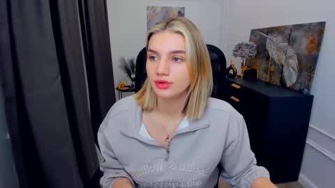 selenaemoore online show from April 2026 03:46:01 AM