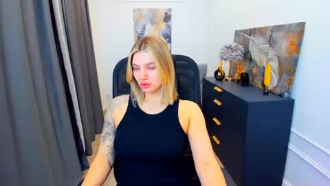 Snapshot of selenaemoore chatting on May 2026 03:36:01 AM selenaemoore online show from May 2026 03:36:01 AM