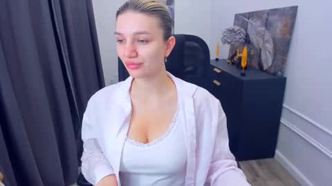 Snapshot of selenaemoore chatting on May 2026 03:45:01 AM selenaemoore online show from May 2026 03:45:01 AM