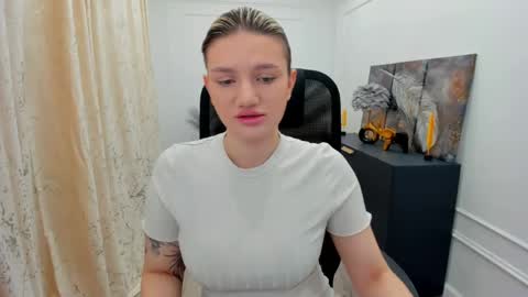 Snapshot of selenaemoore chatting on May 2026 03:47:02 AM selenaemoore online show from May 2026 03:47:02 AM