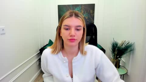 Snapshot of selenaemoore chatting on June 2026 03:42:01 AM selenaemoore online show from June 2026 03:42:01 AM