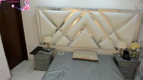 Selena reyess online show from December 2025 12:01:02 PM