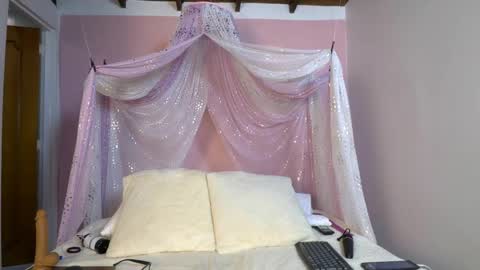 Snapshot of selene_moretti chatting on May 2026 12:01:01 PM selene online show from May 2026 12:01:01 PM