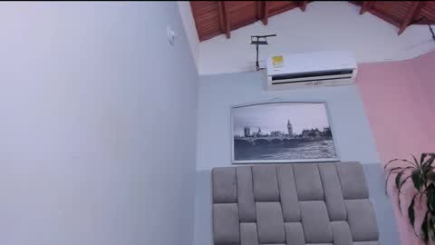 Selene online show from December 2025 04:25:02 PM