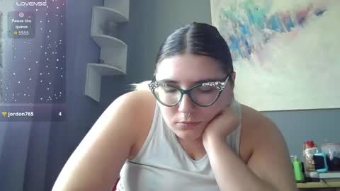 Selene online show from October 2025 05:59:01 PM