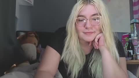 Selene online show from April 2026 02:28:02 PM