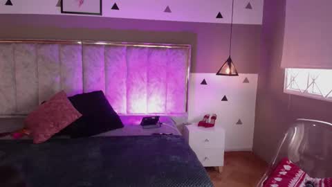 Snapshot of seleneblaze chatting on October 2025 11:54:01 AM Selene online show from October 2025 11:54:01 AM