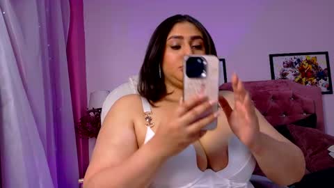 Selenee online show from May 2026 11:29:01 AM