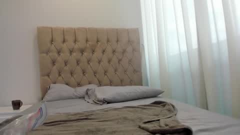 Selene online show from September 2025 01:02:01 PM