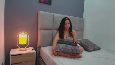 Snapshot of selenevalois chatting on June 2026 01:35:02 PM selenevalois online show from June 2026 01:35:02 PM