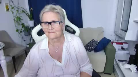 Selenna online show from April 2026 07:58:02 PM