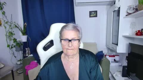 Selenna online show from April 2026 07:07:02 PM