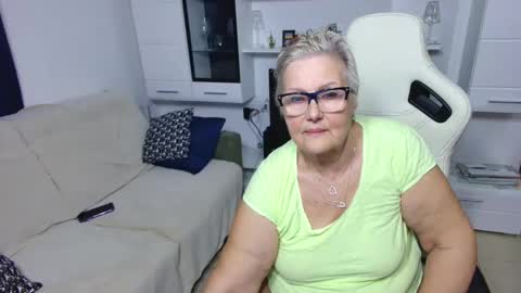 Selenna online show from April 2026 05:01:02 PM