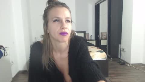 Snapshot of sellena_angels chatting on January 2025 10:12:01 PM sellena_angels online show from January 2025 10:12:01 PM
