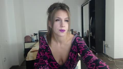 Snapshot of sellena_angels chatting on January 2025 05:27:01 PM sellena_angels online show from January 2025 05:27:01 PM