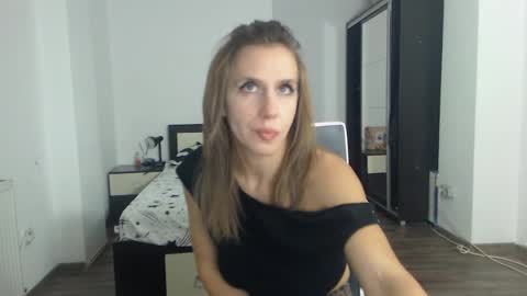 Snapshot of sellena_angels chatting on February 2025 05:01:02 PM sellena_angels online show from February 2025 05:01:02 PM