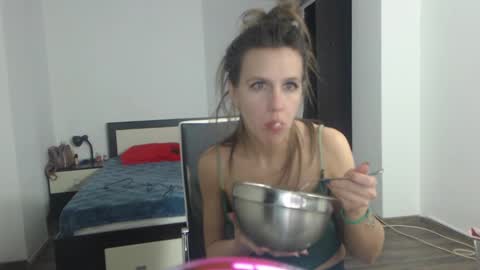 Snapshot of sellena_angels chatting on February 2025 04:37:02 PM sellena_angels online show from February 2025 04:37:02 PM