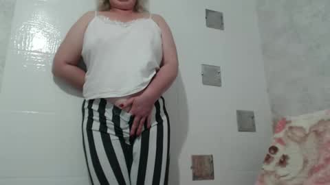 Snapshot of seniorita333 chatting on January 2025 06:46:01 AM Lenna online show from January 2025 06:46:01 AM