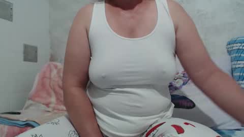 Snapshot of seniorita333 chatting on September 2025 05:12:01 AM Lenna online show from September 2025 05:12:01 AM