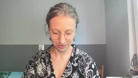 Snapshot of senseinner chatting on September 2025 12:49:02 PM senseinner online show from September 2025 12:49:02 PM