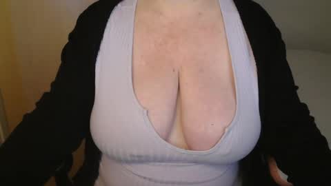 Snapshot of sensual_cris chatting on May 2026 07:27:02 AM CRIS online show from May 2026 07:27:02 AM