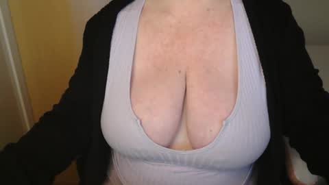 Snapshot of sensual_cris chatting on May 2026 08:09:01 AM CRIS online show from May 2026 08:09:01 AM
