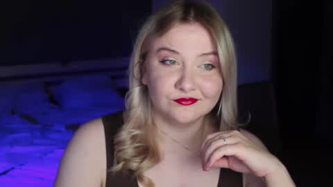 Snapshot of sensual_girrrl chatting on May 2026 11:32:01 PM Ilona online show from May 2026 11:32:01 PM