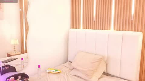 Sensual Kim77 online show from May 2026 01:41:01 PM