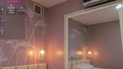 Snapshot of sensual_sophie_ chatting on October 2025 10:11:01 AM Sophie online show from October 2025 10:11:01 AM