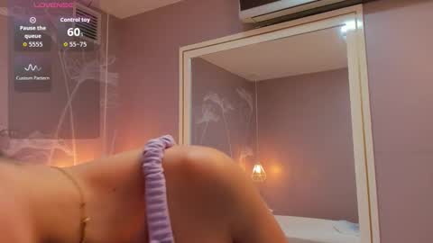 Snapshot of sensual_sophie_ chatting on October 2025 10:25:01 AM Sophie online show from October 2025 10:25:01 AM